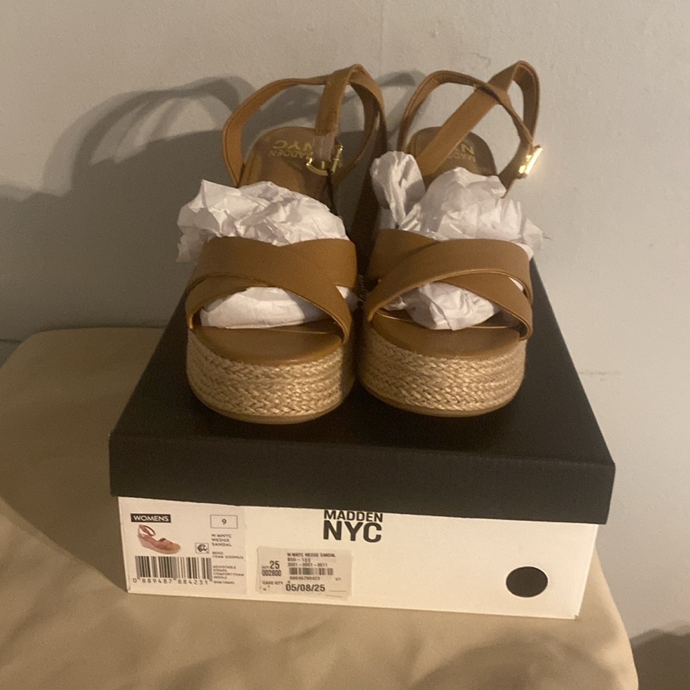 Sandals - Picture 5 of 9